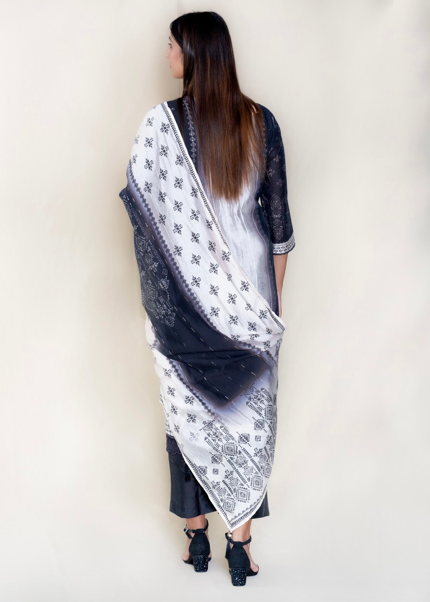 Black and White Printed Kurta Set in Muslin Cotton Fabric