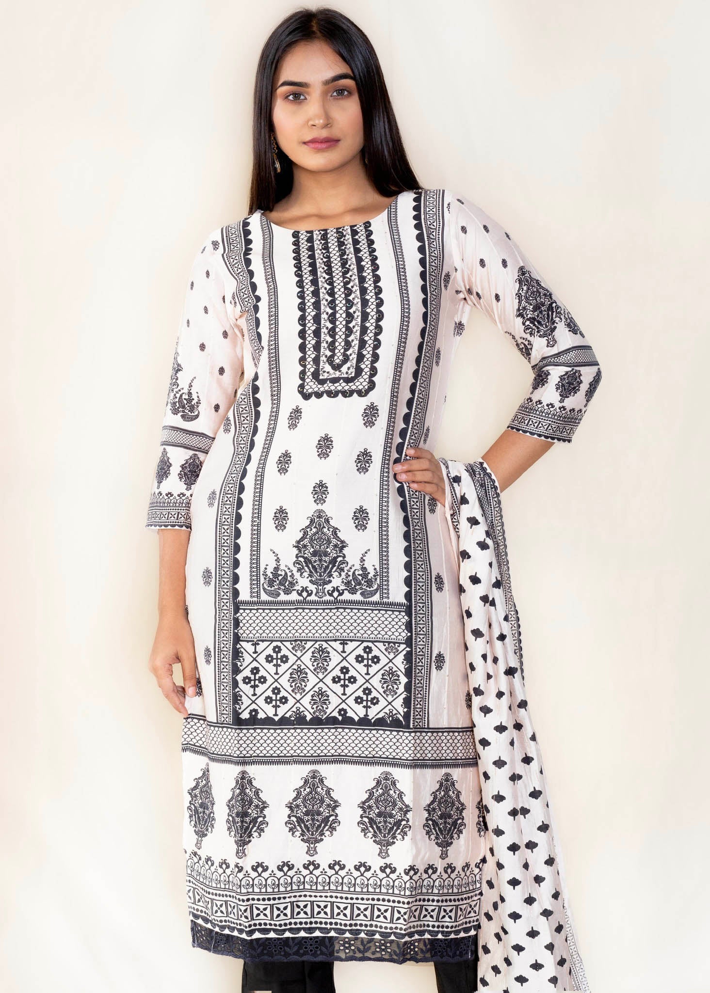 Black and White Kurta Set in Muslin Cotton Fabric