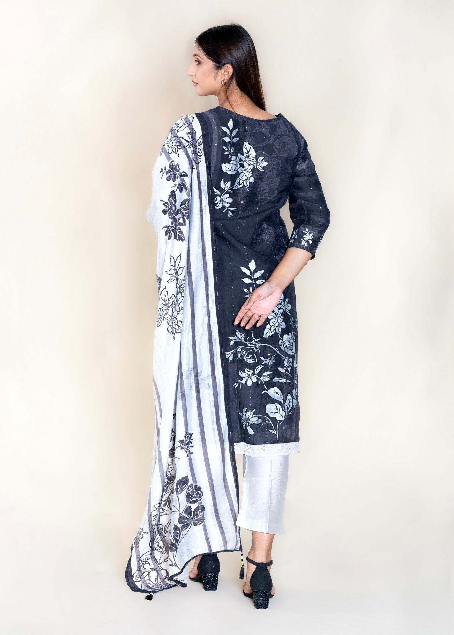 Floral Print Black and White Round Neck Suit in Muslin Cotton