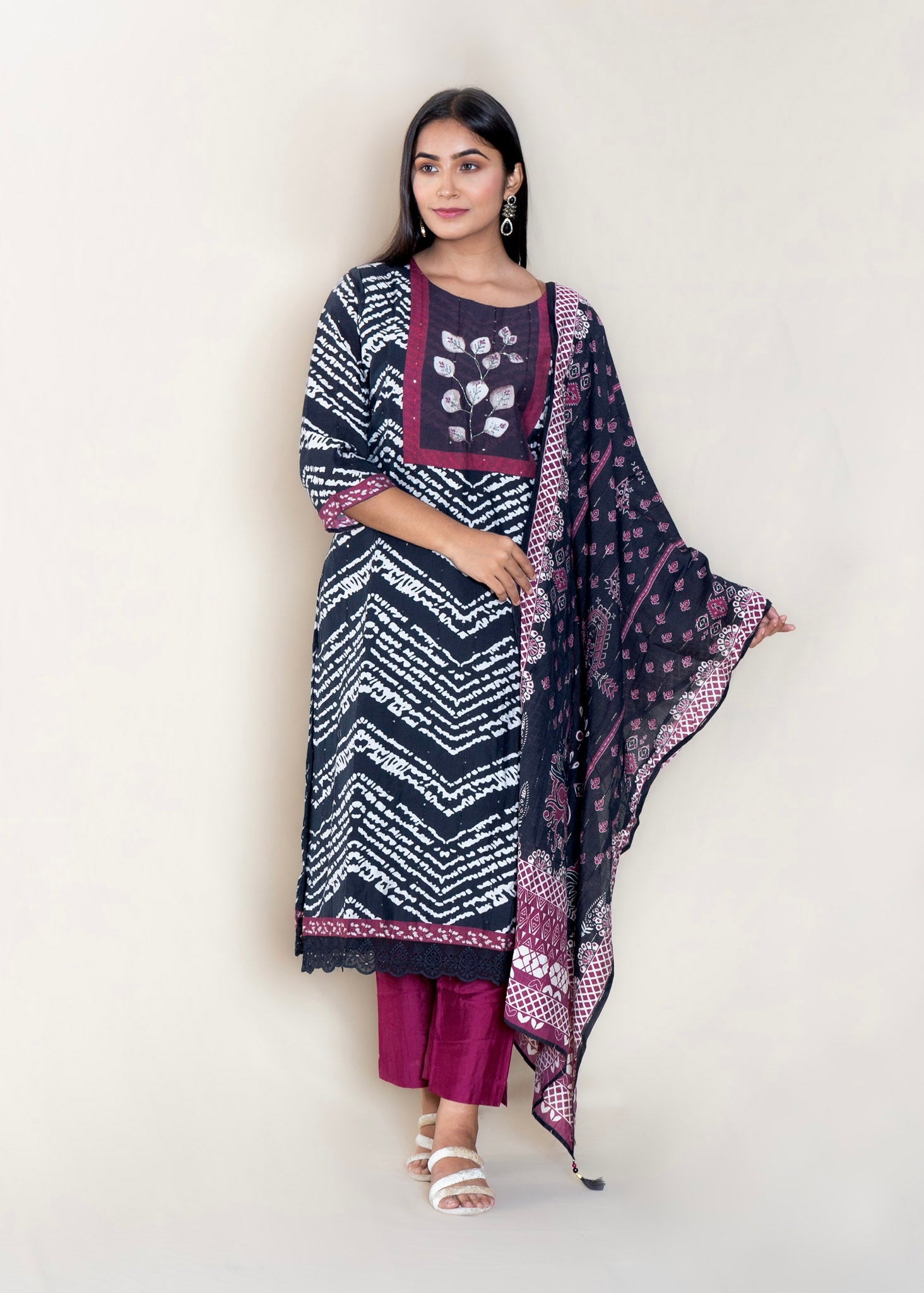 Black and White Printed Kurta Set in Muslin Cotton Fabric